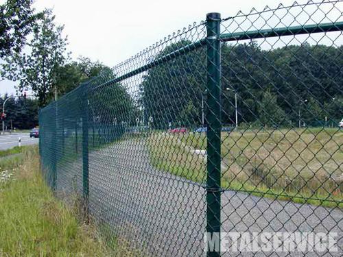 Заборы из сетки-рабицы